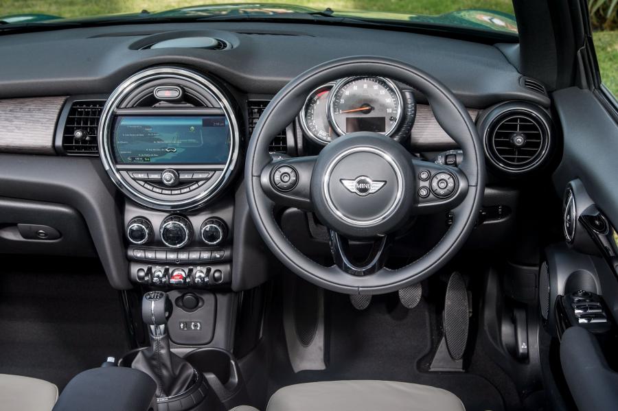  Mini Cooper Cabrio 2016 года  (UK) (фото 29 из 30)